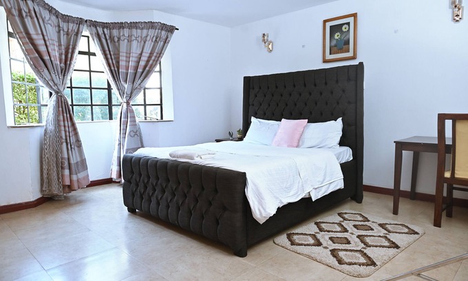 Kilimani Apartment | Spacious and comfy 4-BR quite & secure apartment in Kileleshwa Nairobi with WiFi