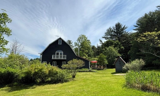 Cochecton House | SPACIOUS and COMFY RENOVATED BARN - pets welcome!