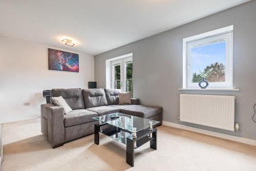 Sutton Coldfield Apartment | Spacious and Modern 2BR Stay Free Parking and WiFi