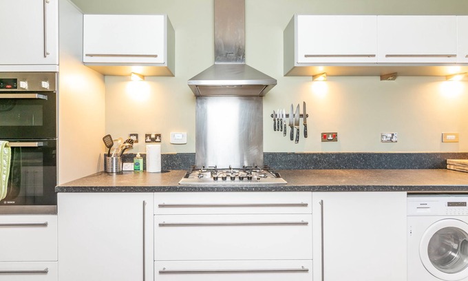 York House | Spacious and Modern Townhouse I Pass The Keys