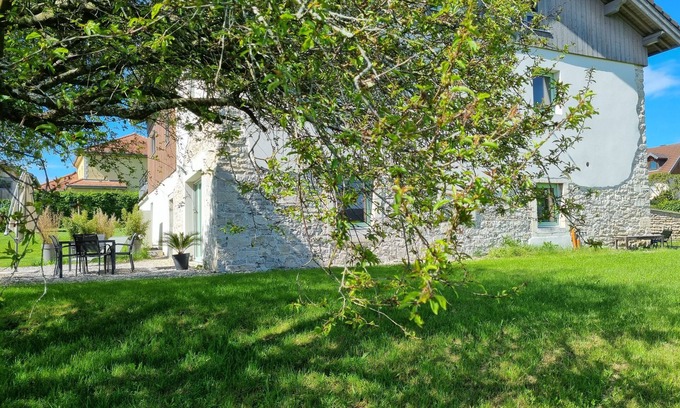 Orchamps-Vennes Apartment | Spacious and peaceful apartment in house