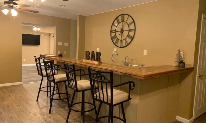 Shaver Lake Cabin | Spacious and Serene 4-bedroom cabin in enchanting Shaver Lake with WiFi