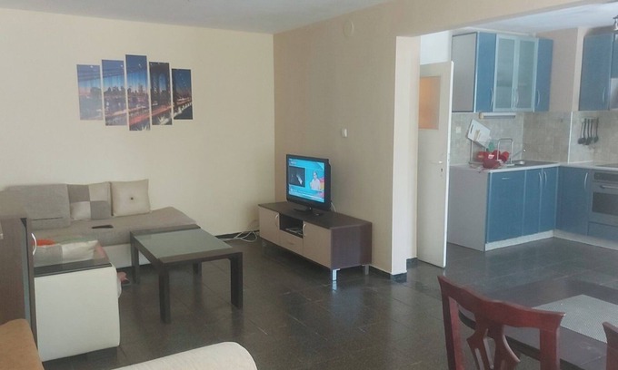 Ruse Center Apartment | Spacious and sunny 6-bedroom apartment with AC ,WiFi in the center of Ruse