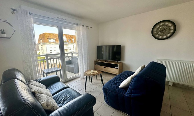 Courseulles-sur-Mer Apartment | Spacious apartment - Balcony - 50m from the beach