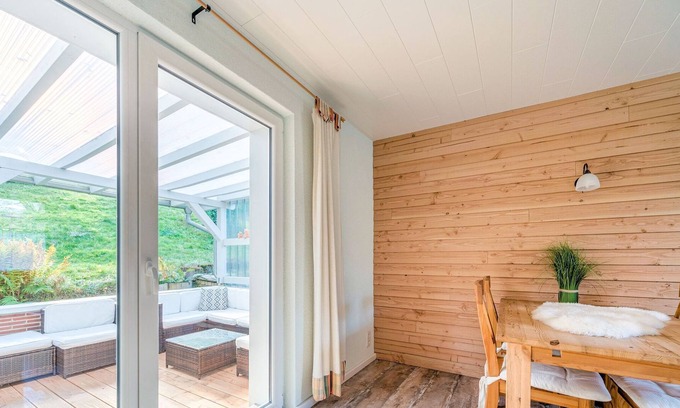 Guentersberge House | Spacious Apartment near Lake in Guntersberge