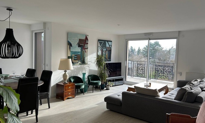 Saint-Cloud Apartment | Spacious apartment at the gates of Paris