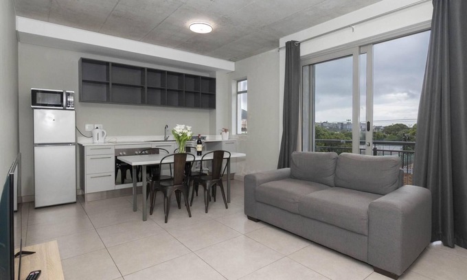 Rosebank Apartment | Spacious Apartment at Metropole Rosebank