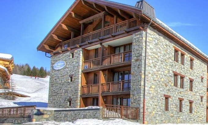 Montvalezan Apartment | Spacious apartment in French-Italian ski resort San Bernardo