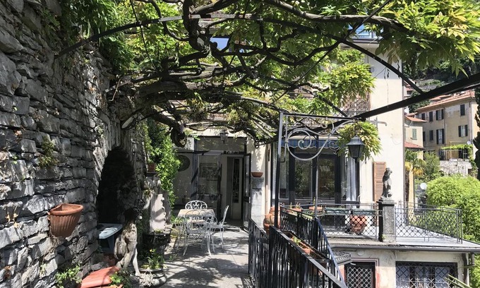 Moltrasio House | Spacious apartment in elegant house, Lake Como