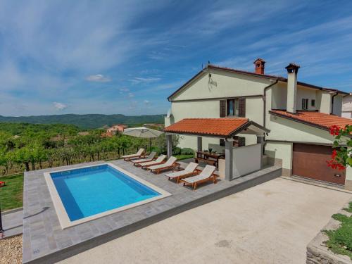 Cerovlje Apartment | Spacious Apartment in Pazin with Pool