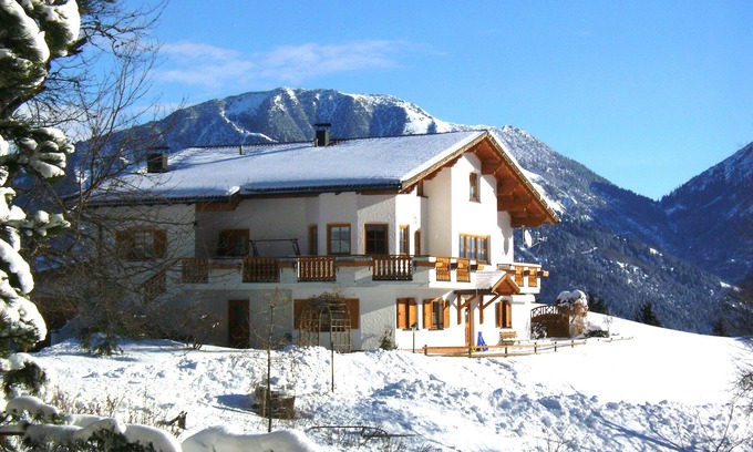 Buerserberg Apartment | Spacious apartment with lovely garden