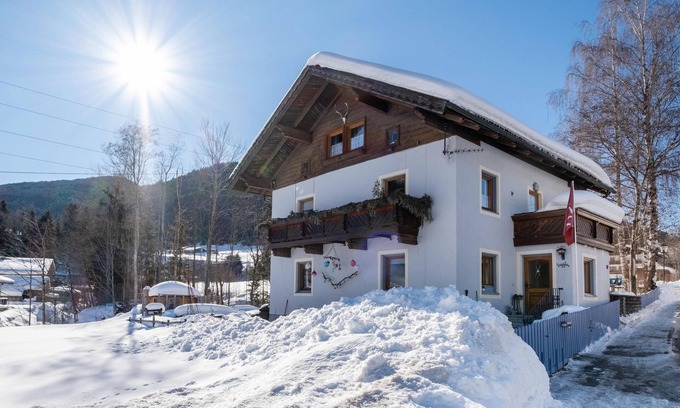 Forstau Apartment | Spacious apartment with balcony and views