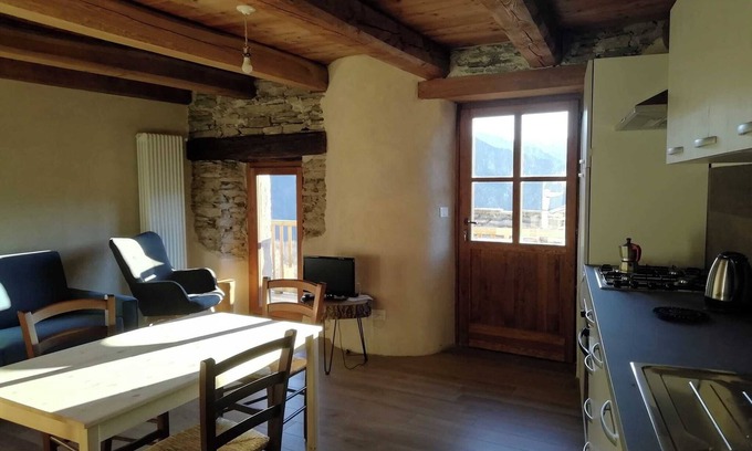 Morinesio Apartment | Spacious apartment with balcony and wonderful view of the mountains.