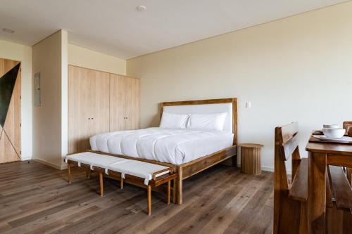 El Zonte House | Spacious Apartment with Balcony