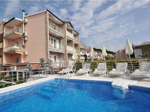 Duce Apartment | Spacious apt w pool and sea view 2 min to beach