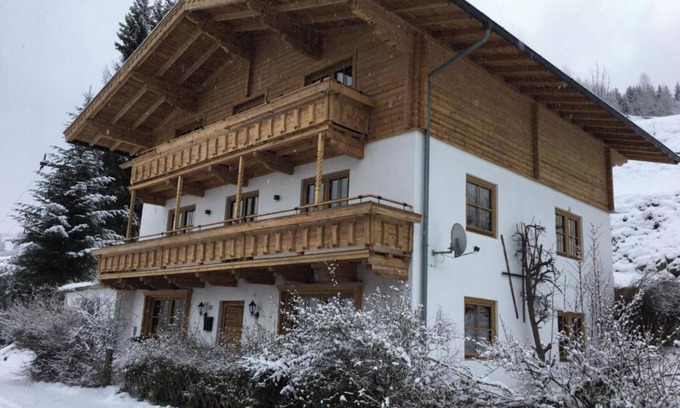 Hollersbach im Pinzgau Ski Chalet | Spacious premium chalet near ski resort KitzSki