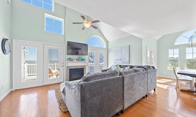 Shoreacres House | Spacious Bayfront Home w/Gorgeous Views and Deck