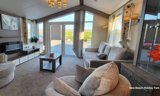 Dymchurch House | Spacious Beautiful 6 Berth Holiday Home Near the Beach & Resort Facilities