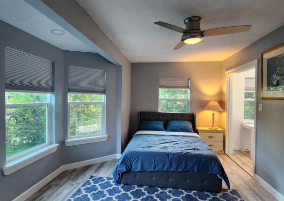 Lake Underhill House | Spacious Bedroom with private workspace, ensuite bathroom - Room# 1 in SHARED house NO PET