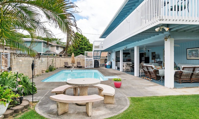 Coconut Grove Apartment | Spacious & Breezy 3 Bedroom Home with Ko'Olau Views and a Pool