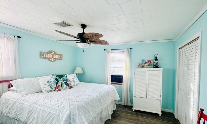 Port O Connor Cottage | Spacious Breezy Shore Cottage, centrally located in Port O’Connor TX