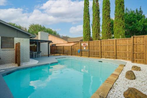Dallas House | Spacious Bright and Modern Home with Pool