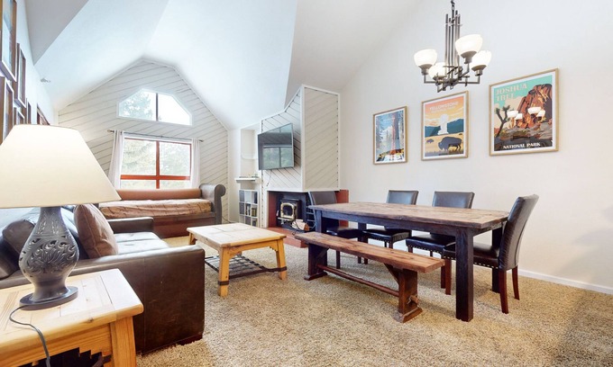 Mammoth Lakes Condo | Spacious & Bright Condo with Air Conditioning! Near Walking/Biking Trails