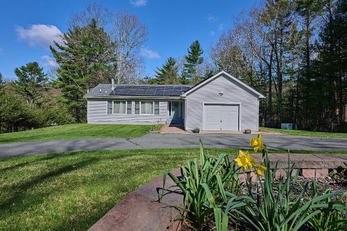 Glen Spey House | Spacious Catskills Serenity nearby Delaware River Gap w Game Rm Pet Friendly and Fenced Yard