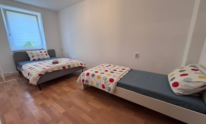 Zeitz Apartment | Spacious Central 3Bedroom flat for 8 guests