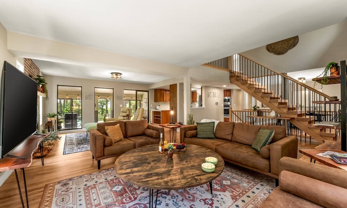 Monument House | Spacious Comfort in Scenic Monument