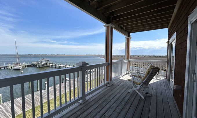 Manteo Condo | Spacious Condo on the Water!