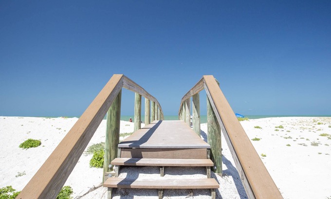 Pass-a-Grille Historic District Condo | Spacious corner unit on Pass-A-Grille Beach. Heated pool. Enjoy the best the area has to offer.