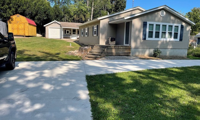 Clear Lake Cottage | Spacious Cottage For Larger Groups