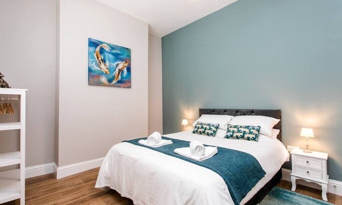 Sunderland House | Spacious Cottage Nr Hospital *Free Parking WIFI*