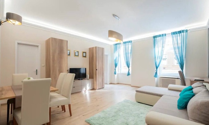 Erzsebetvaros Apartment | Spacious cozy flat at City Park