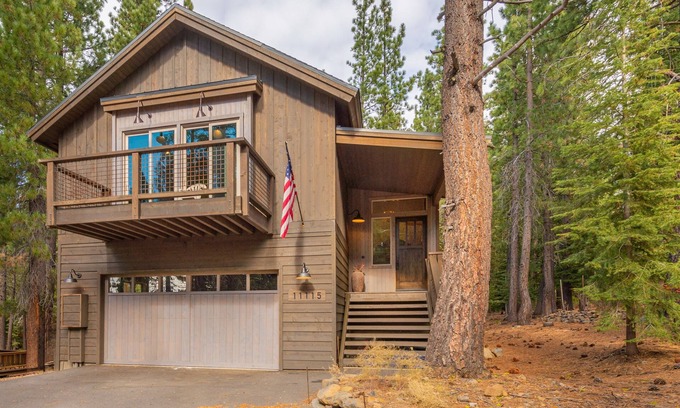 Truckee House | Spacious Designer Home with Large Kitchen, Two Decks, Near Lake, Ski Resort