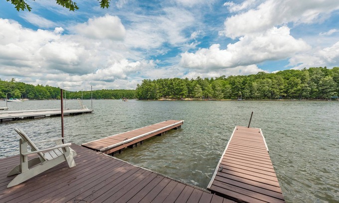 North Glade Hills House | Spacious Dog Friendly Cabin at Deep Creek Lake