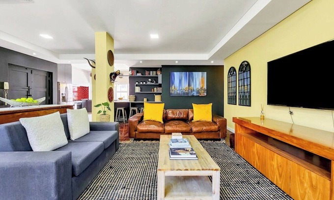 Three Anchor Bay Apartment | Spacious family Apartment Near Beach with Inverter