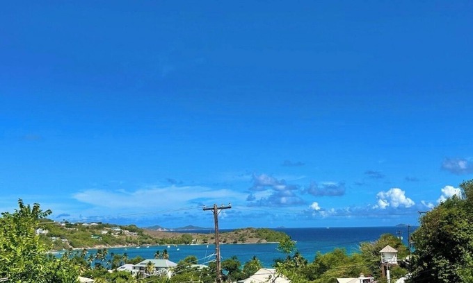 Lower Bay House | Spacious family Cottage with tropical views