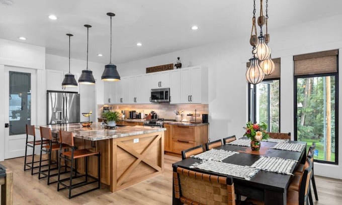 Lakeside House | Spacious Family Friendly Home w/Views of Flathead