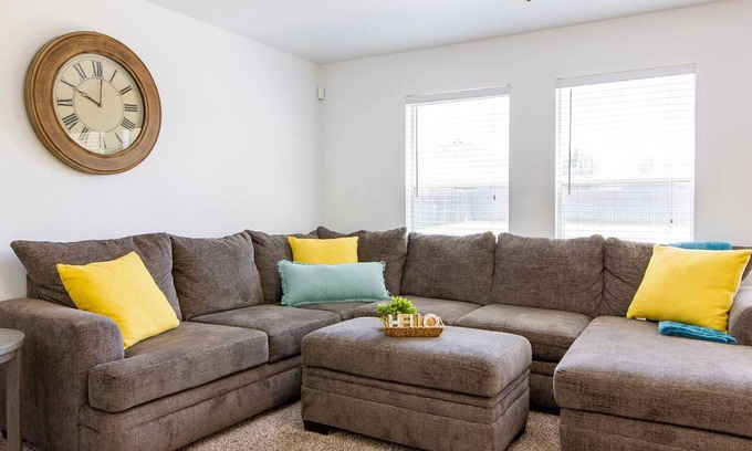 Killeen House | Spacious family-friendly home with large yard for 11 guests