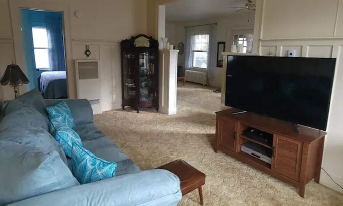 Gloversville House | Spacious Family Home