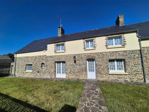 Saint-Remy-des-Landes House | Spacious Family Home Near the Sea