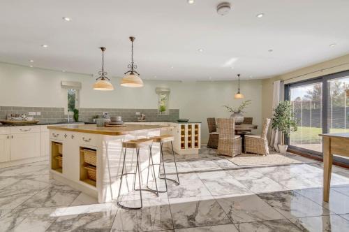 Hethel House | Spacious Farmhouse Near Thetford Forest