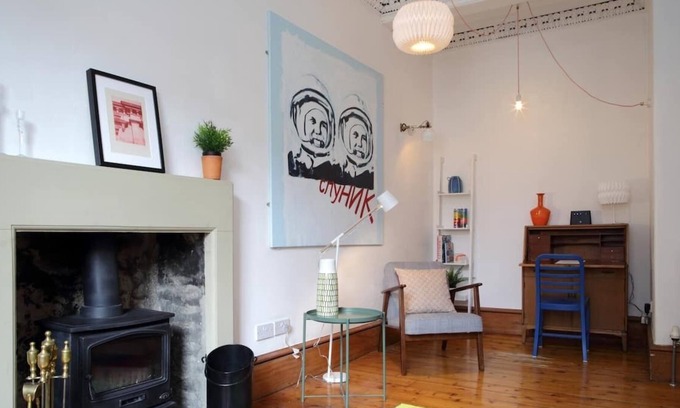 Newington Apartment | Spacious Flat in Wonderful Newington Area. 15 minutes to the Centre of Edinburgh