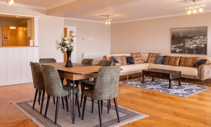 Karsiyaka Apartment | Spacious Flat with Sea View in İzmir Karsiyaka