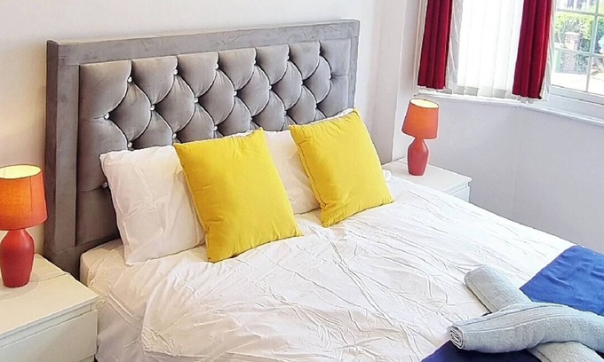 Watford House | Spacious Four Bedroom House