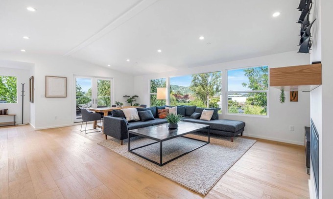 San Rafael House | Spacious Hillside Sanctuary Among the Trees 5 Bedrooms