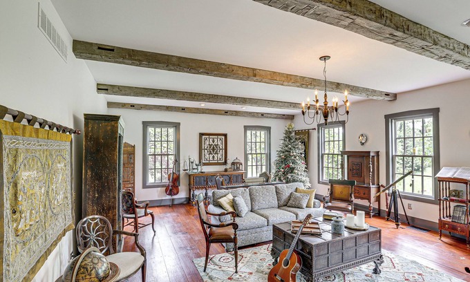 New Haven Cabin | Spacious & Historic Cabin in New Haven w/Pond!