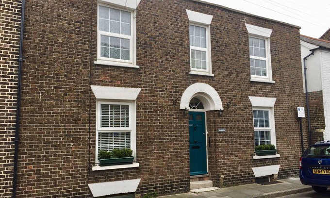 Deal House | Spacious holiday cottage in Deal, easy walk to beach, pier, town and restaurants